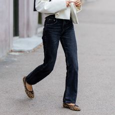 jeans and leopard print shoes