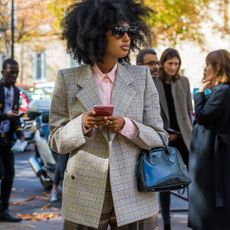 what-to-wear-in-60-degree-weather-238952-1508175111971-square